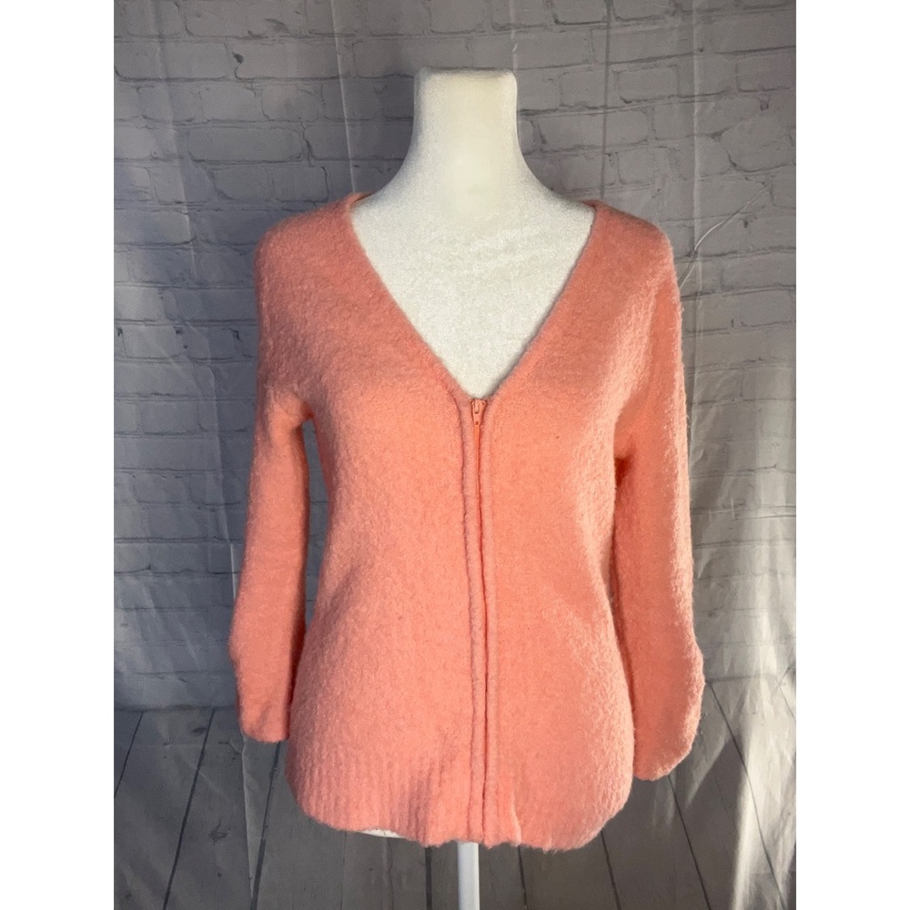 Moda International pale pink bouclé zip up front sweater size medium.